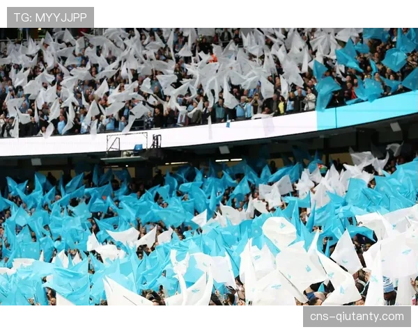 伊蒂哈德球场看台惊现“2012，2026？”的巨型横幅